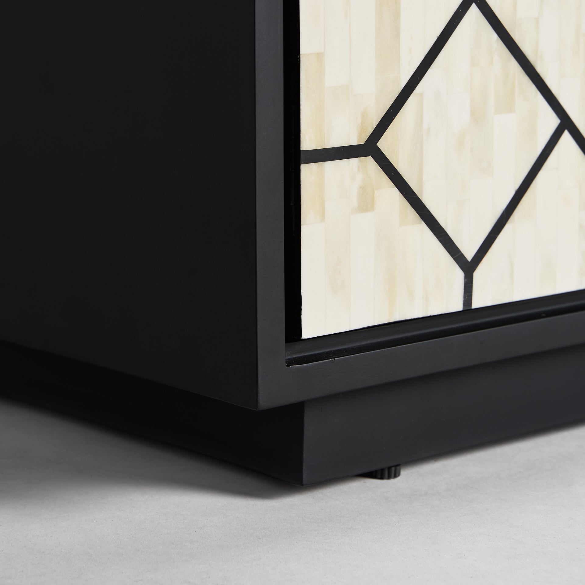 CHARMES TV STAND